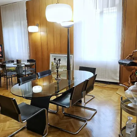 Frühstückspension Laura's 4*